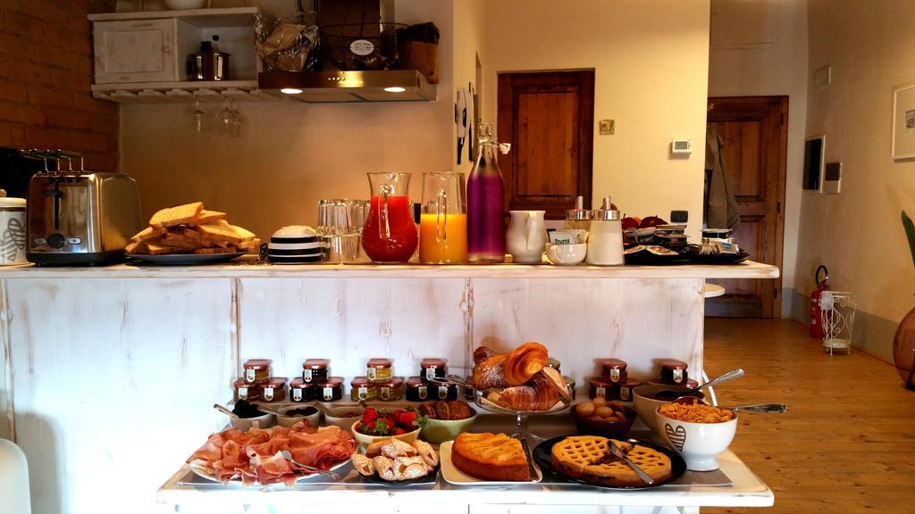 Scalette Di Piazza B&B Монтальчино Экстерьер фото