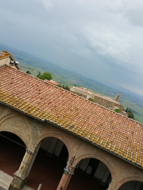 Scalette Di Piazza B&B Монтальчино Экстерьер фото