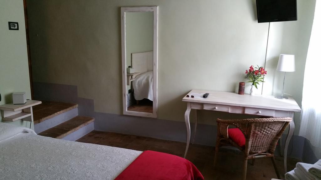 Scalette Di Piazza B&B Монтальчино Экстерьер фото