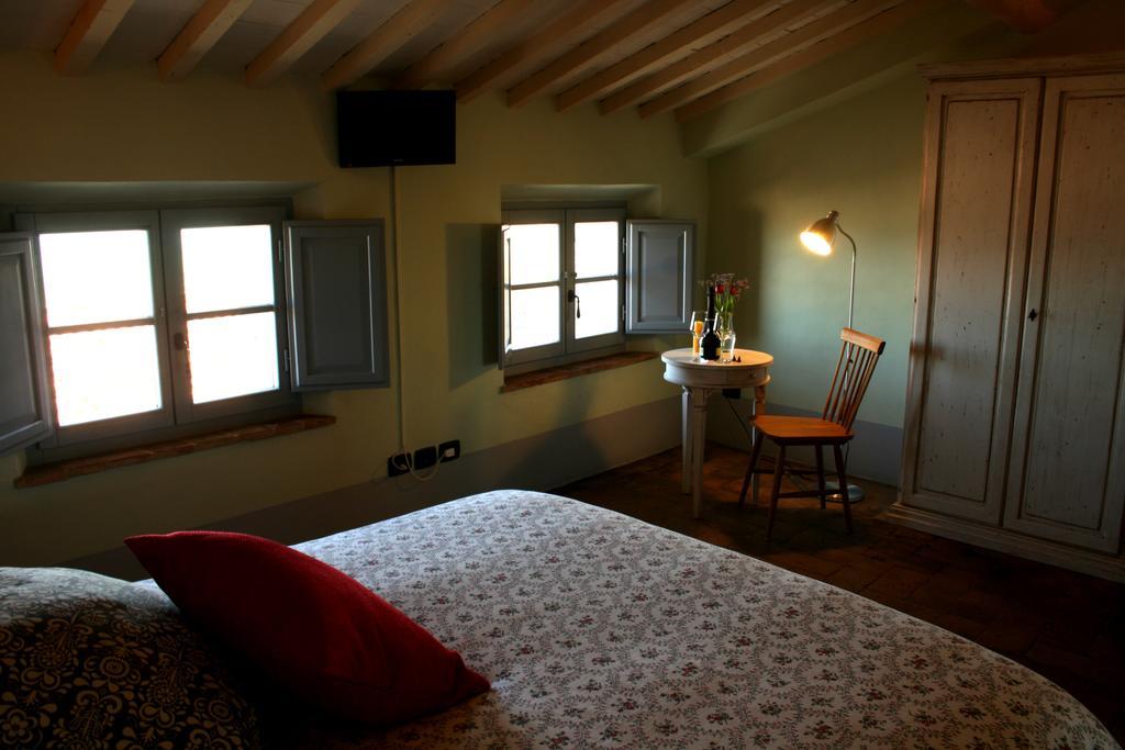 Scalette Di Piazza B&B Монтальчино Экстерьер фото