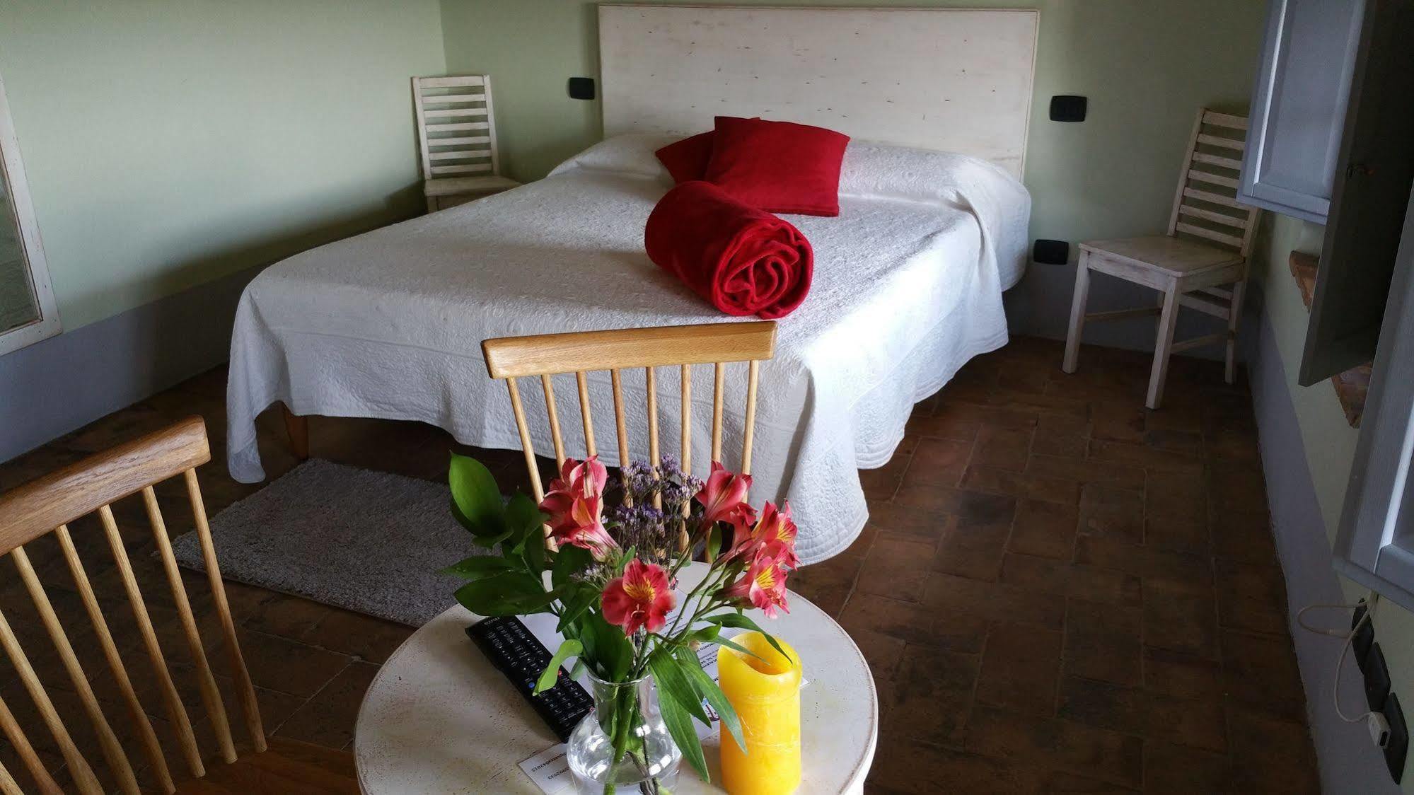 Scalette Di Piazza B&B Монтальчино Экстерьер фото