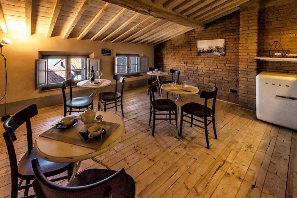 Scalette Di Piazza B&B Монтальчино Экстерьер фото