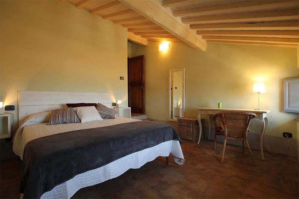 Scalette Di Piazza B&B Монтальчино Экстерьер фото