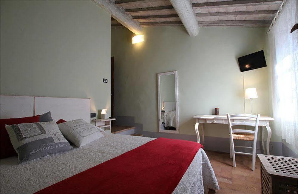 Scalette Di Piazza B&B Монтальчино Экстерьер фото