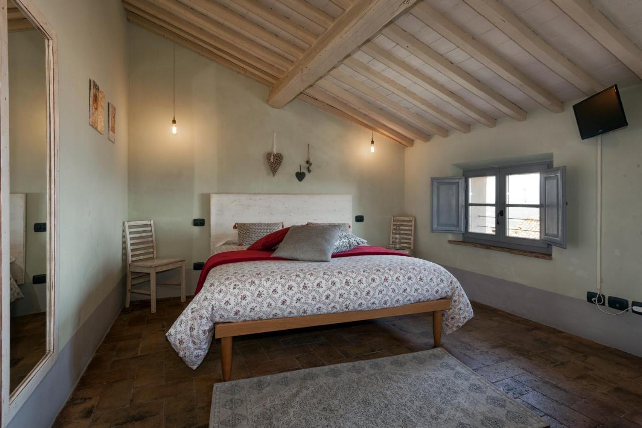 Scalette Di Piazza B&B Монтальчино Экстерьер фото