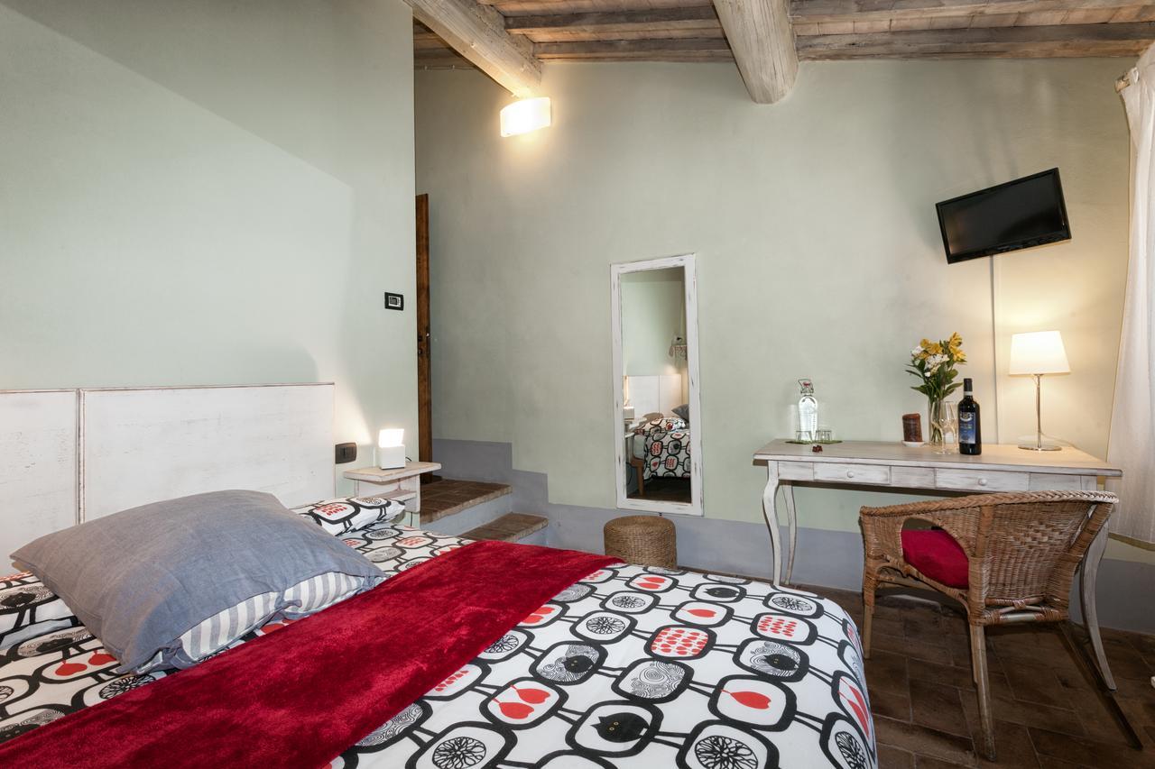 Scalette Di Piazza B&B Монтальчино Экстерьер фото
