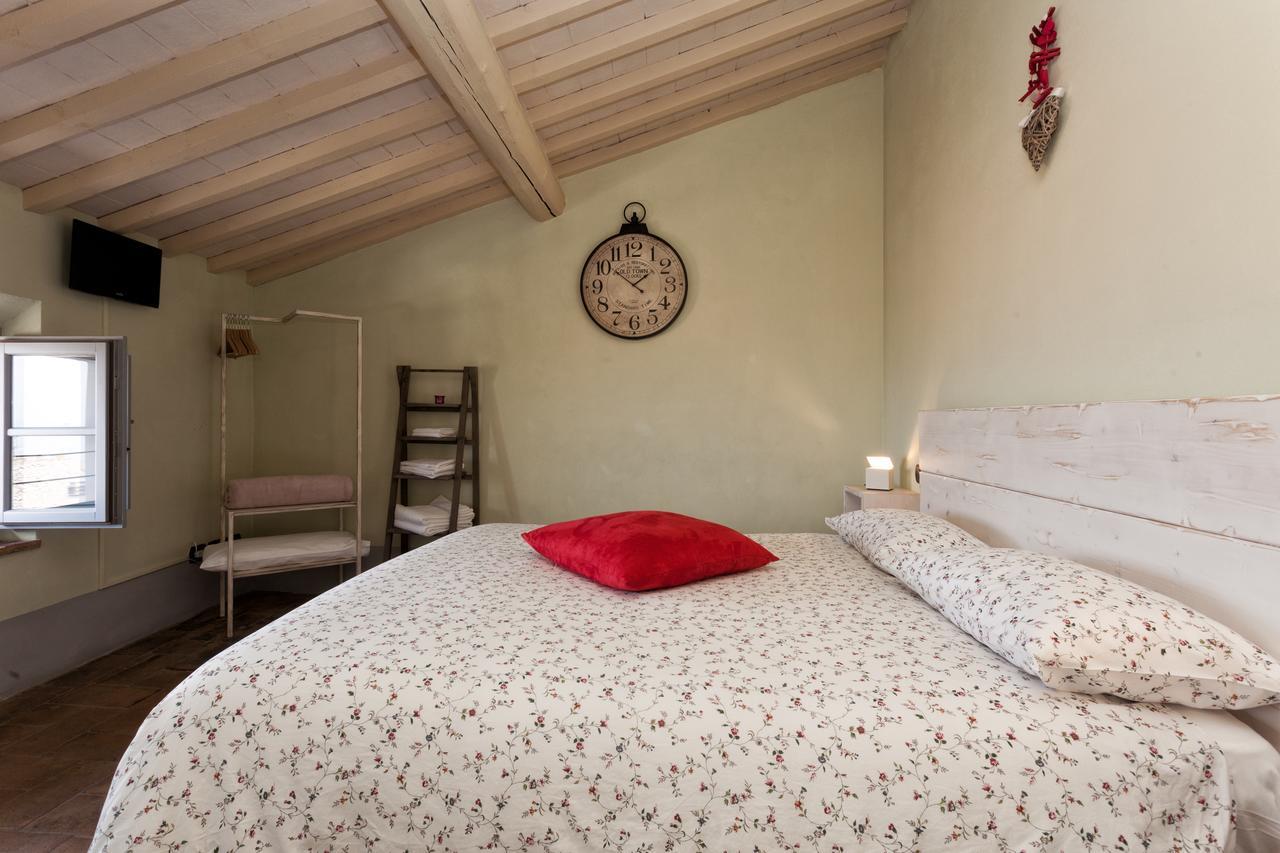 Scalette Di Piazza B&B Монтальчино Экстерьер фото