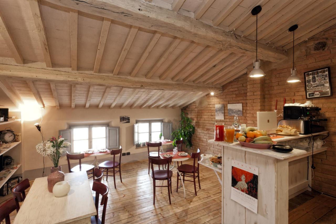 Scalette Di Piazza B&B Монтальчино Экстерьер фото